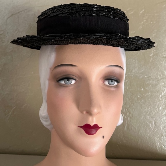 DELIGHTFUL 1940s\' BLACK STRAW HAT WITH TOP OPENING + RED FABRIC FLOWERS main image 6